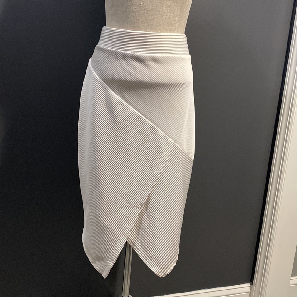 White ribbed pencil skirt size medium NWOT